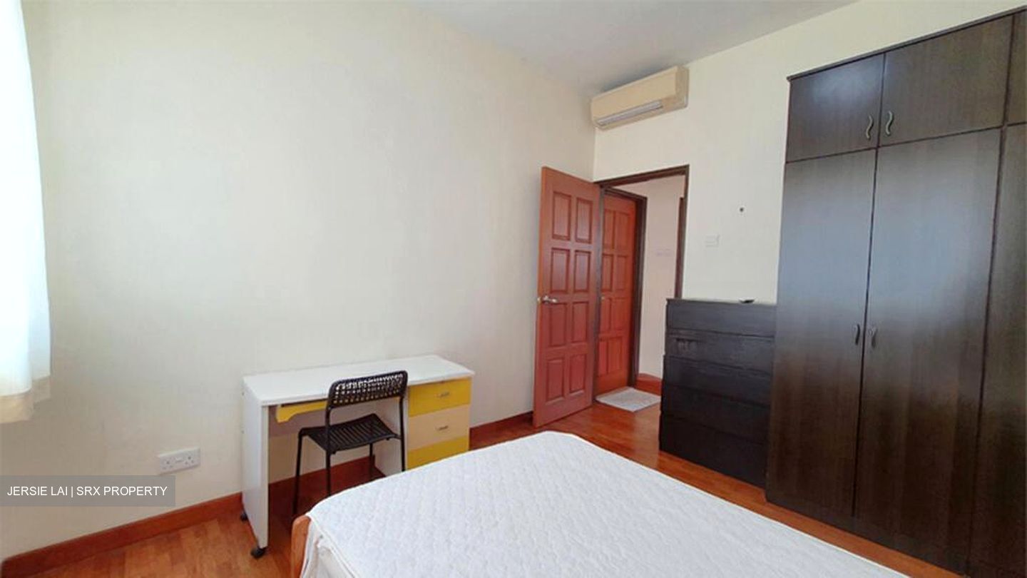 Llyn Gardens (D19), Terrace #504506271